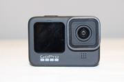 GoPro HERO13 Black actionkamera — front med linse og berøringsskærm