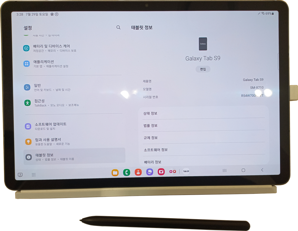 Samsung Galaxy Tab S9 FE tablet med S Pen produktbillede